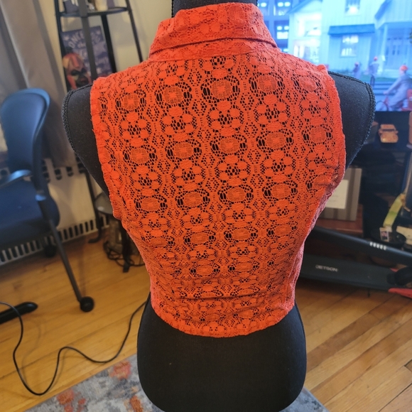 Love Culture Sleeveless Lace Blouse with Tie - Picture 4 of 8